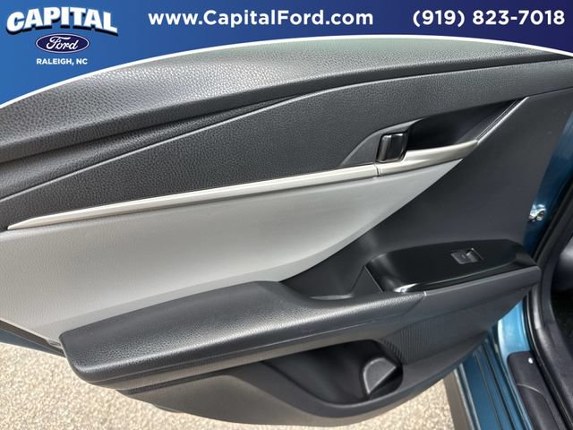 Used 2025 Toyota Camry SE FWD image 17