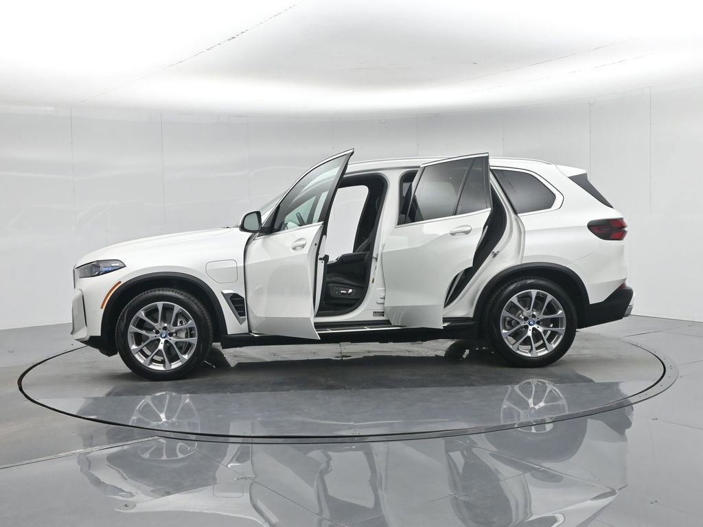 Used 2025 BMW X5 xDrive50e image 61