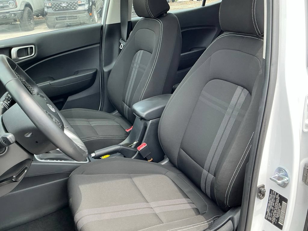 Used 2025 Hyundai Venue SEL FWD image 32