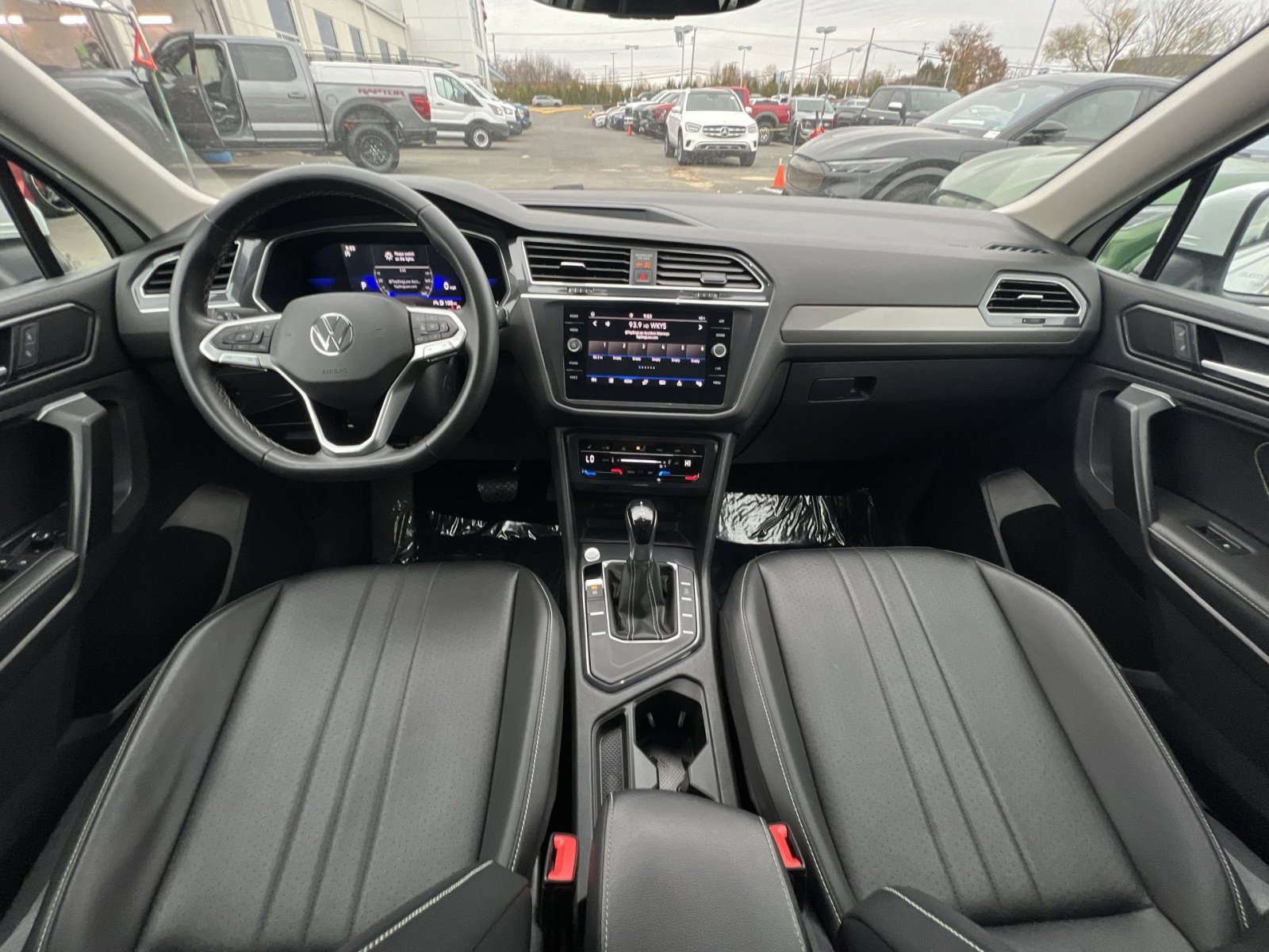 Used 2022 Volkswagen Tiguan SE image 22