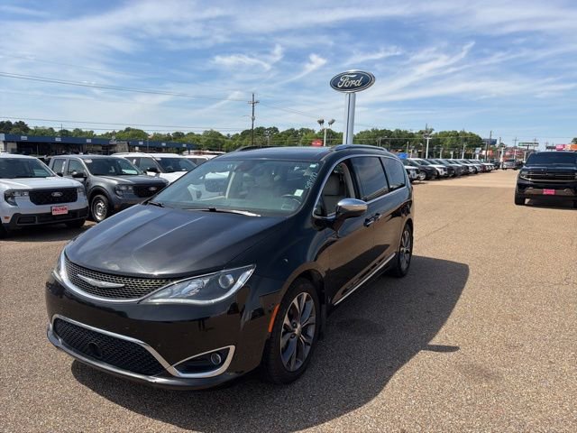 Used 2017 Chrysler Pacifica Limited FWD image 3