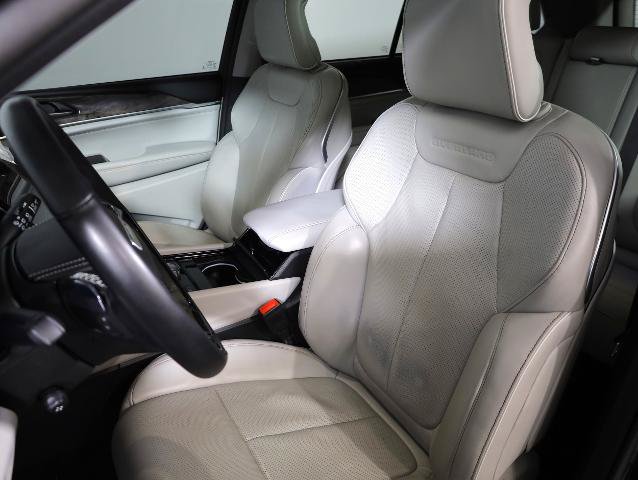 Used 2022 Jeep Grand Cherokee Overland w/ Advanced Protech Group III AWD/4WD image 8