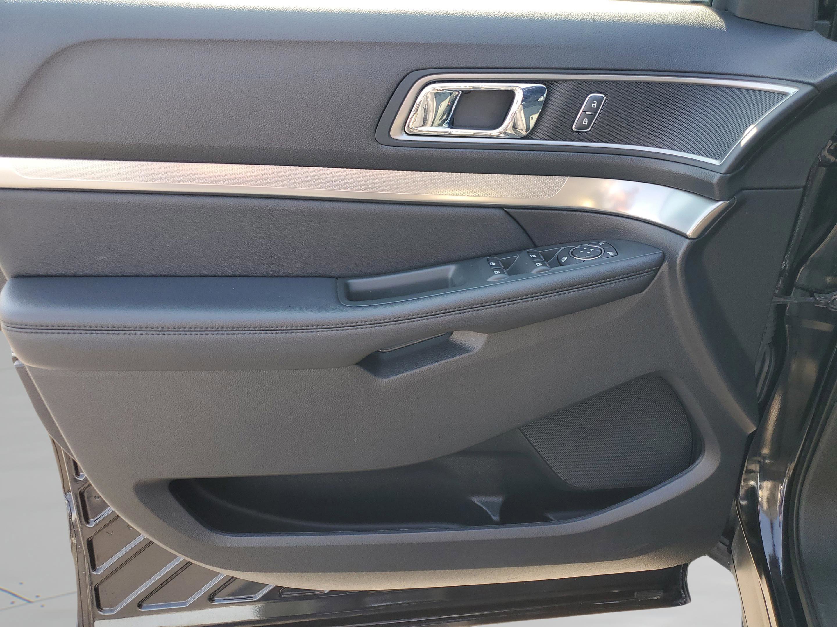 Certified 2019 Ford Explorer XLT w/ Equipment Group 201A FWD image 19