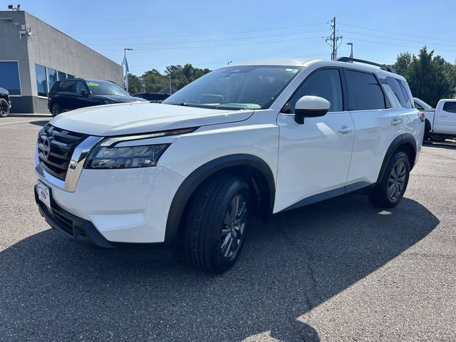 Used 2025 Nissan Pathfinder SV AWD/4WD image 7