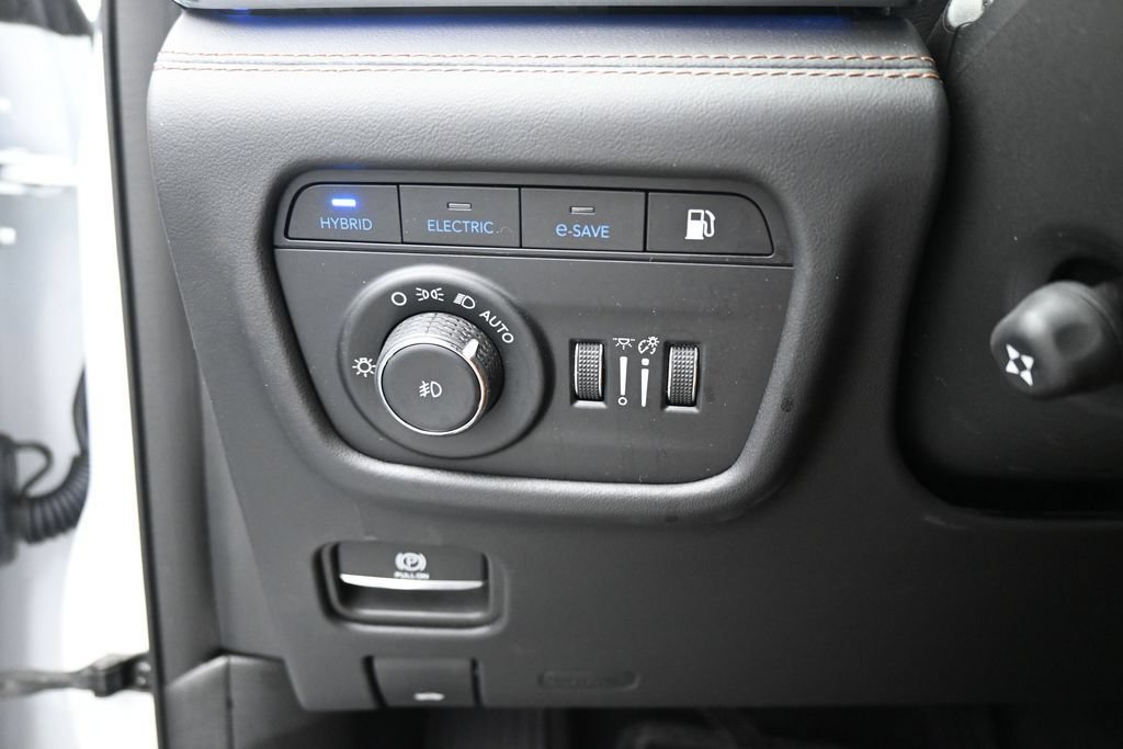 Used 2023 Jeep Grand Cherokee Summit AWD/4WD image 14