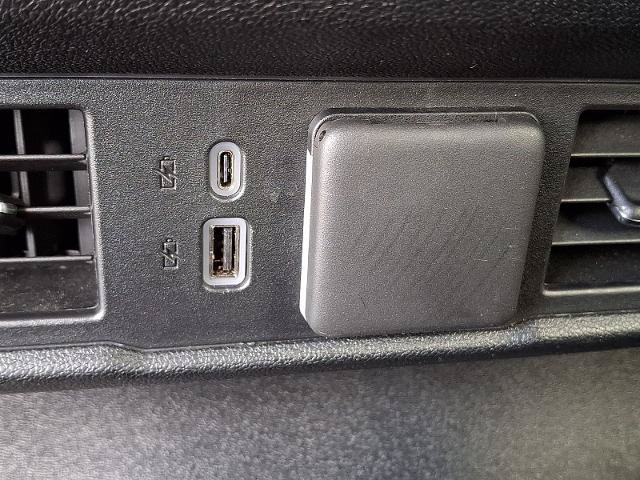 Used 2025 GMC Sierra 1500 SLT AWD/4WD image 11