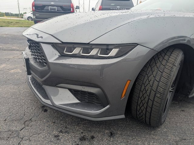 Certified 2024 Ford Mustang Coupe RWD image 5
