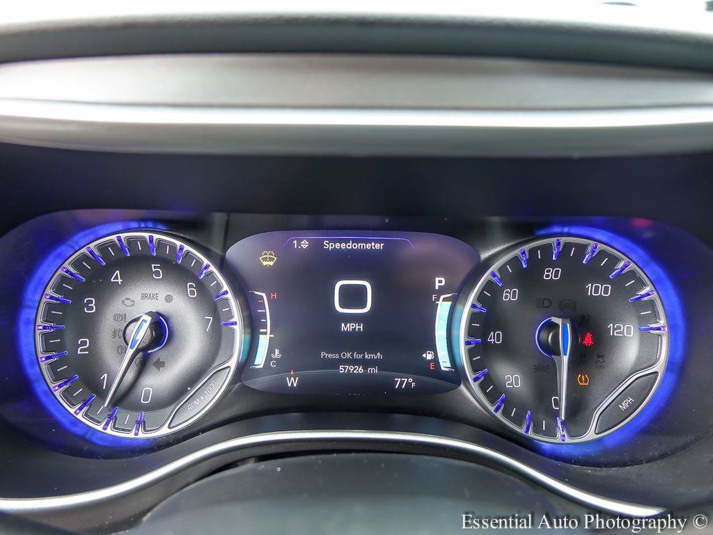 Used 2024 Chrysler Pacifica Touring-L FWD image 14