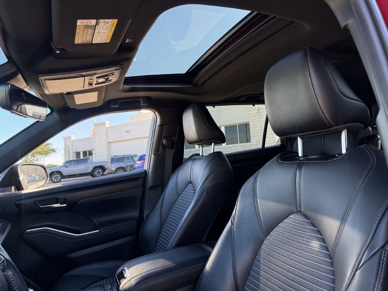 Used 2021 Toyota Highlander XSE FWD image 25