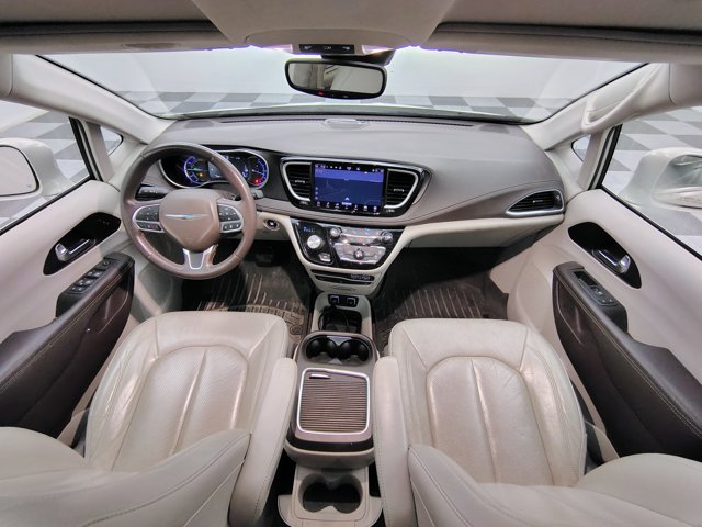 Used 2021 Chrysler Pacifica Touring-L w/ Uconnect Theater Family Group FWD image 2