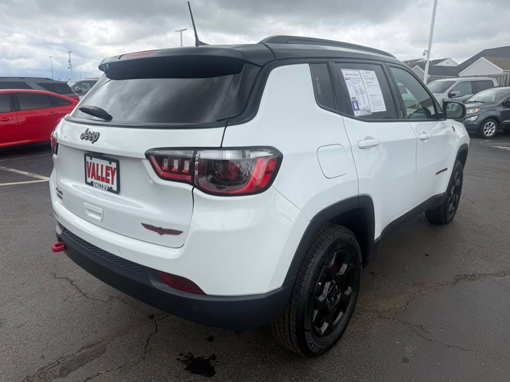 Used 2023 Jeep Compass Trailhawk w/ Trailhawk Convenience Group AWD/4WD image 3