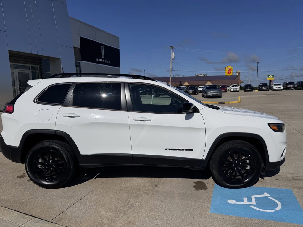 Used 2023 Jeep Cherokee Altitude Lux AWD/4WD image 4
