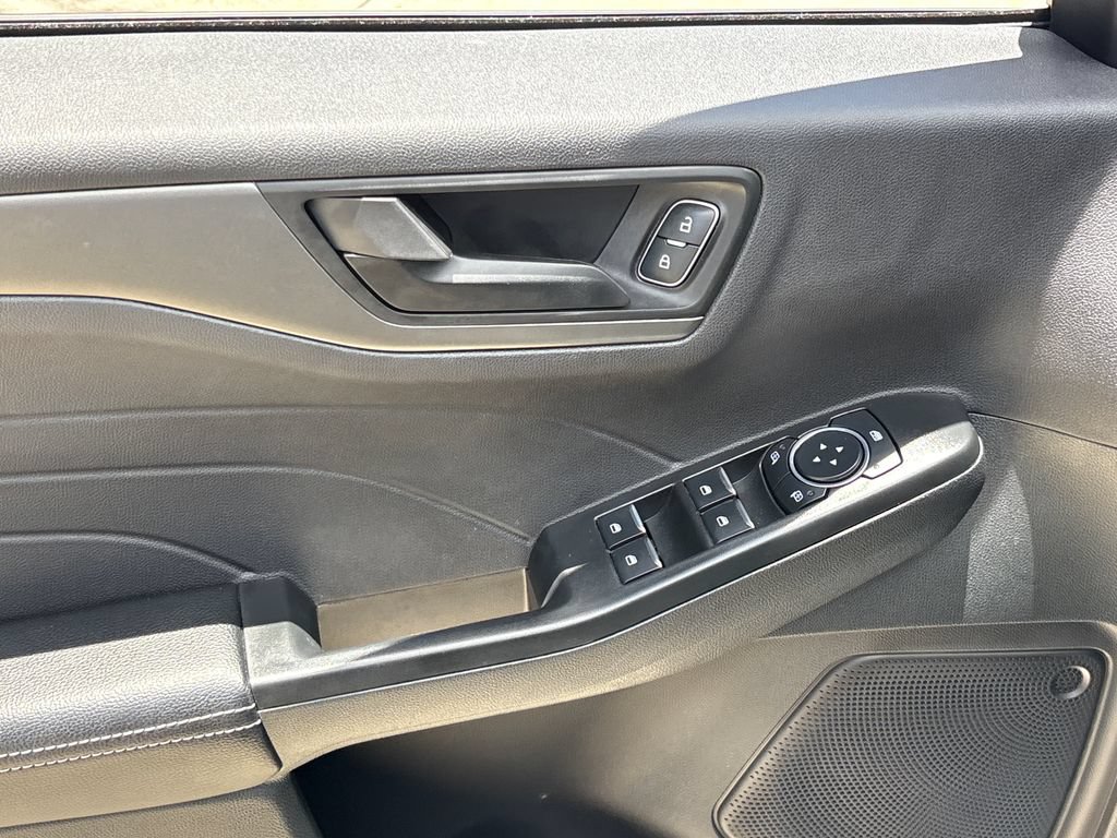 Certified 2025 Ford Escape Active FWD image 17