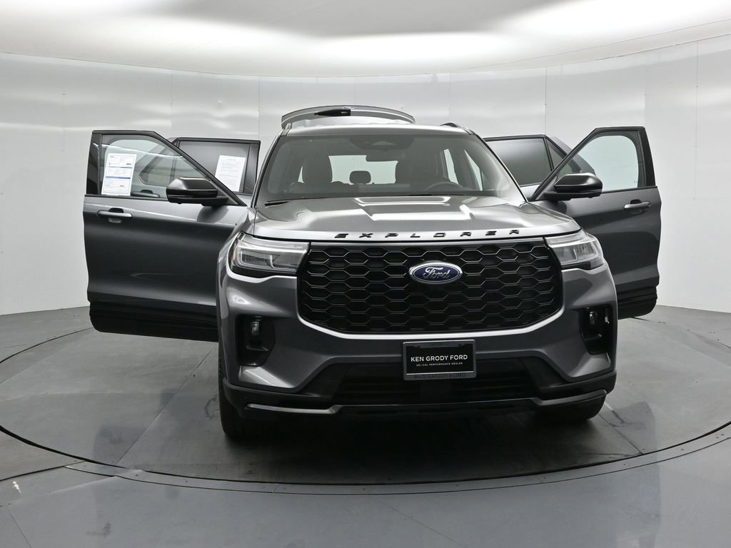 Certified 2025 Ford Explorer ST-Line w/ ST-Line Street Pack image 52