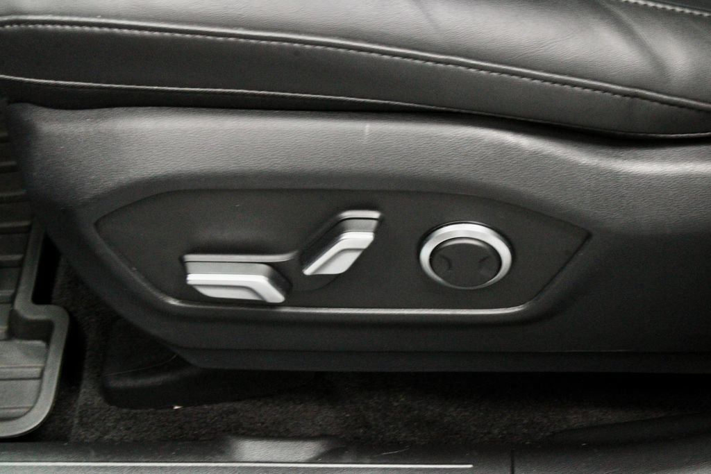 Used 2025 Hyundai Santa Fe SEL FWD image 25