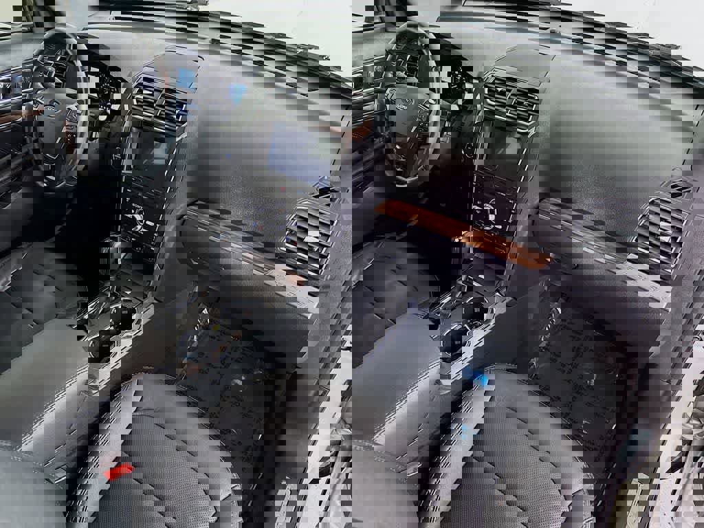 Certified 2019 Ford Explorer Limited w/ Ford Safe & Smart Package image 34