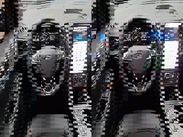 Certified 2024 Ford Edge ST-Line image 9