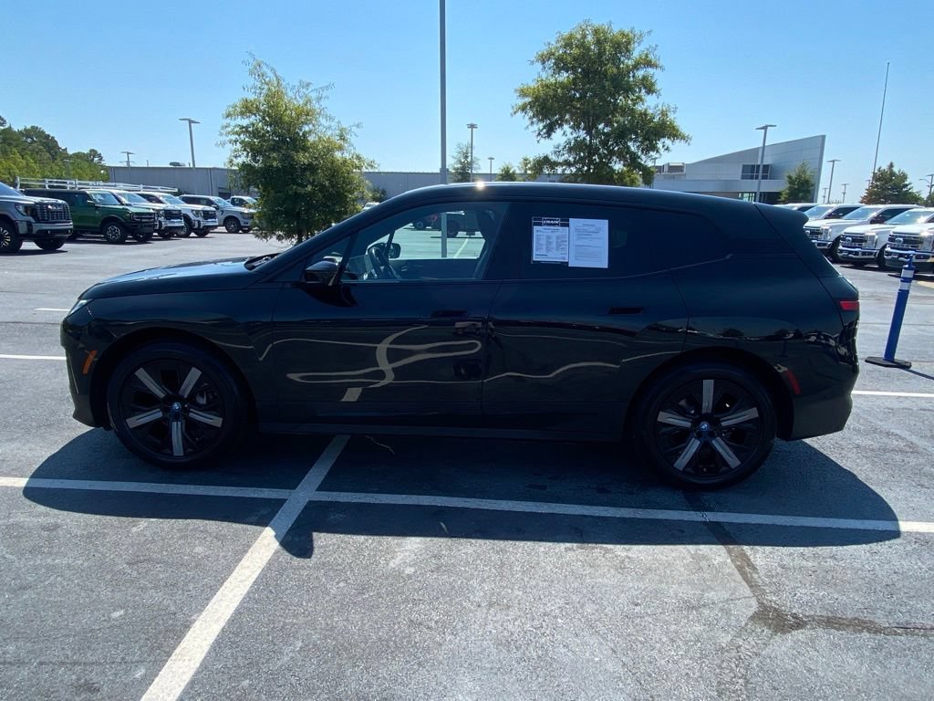 Used 2023 BMW iX xDrive50 w/ Premium Package AWD/4WD image 4