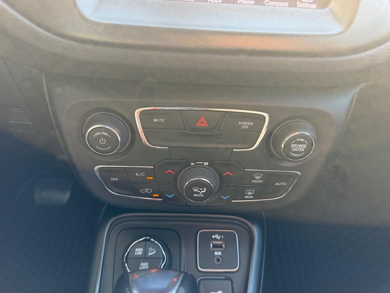 Used 2020 Jeep Compass Trailhawk AWD/4WD image 15