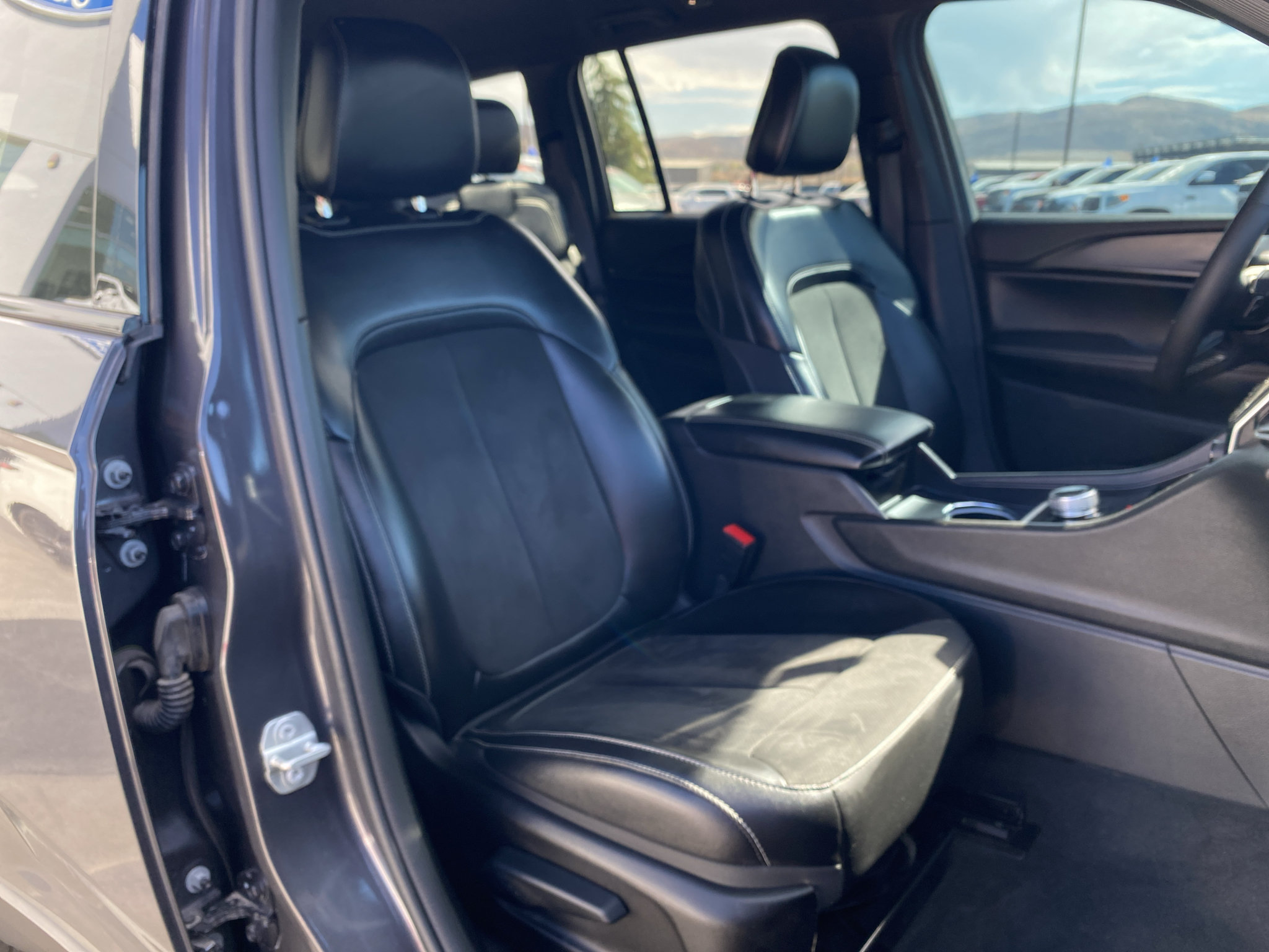 Used 2023 Jeep Grand Cherokee Altitude AWD/4WD image 5