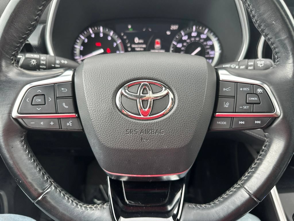 Used 2021 Toyota Highlander XSE AWD/4WD image 40