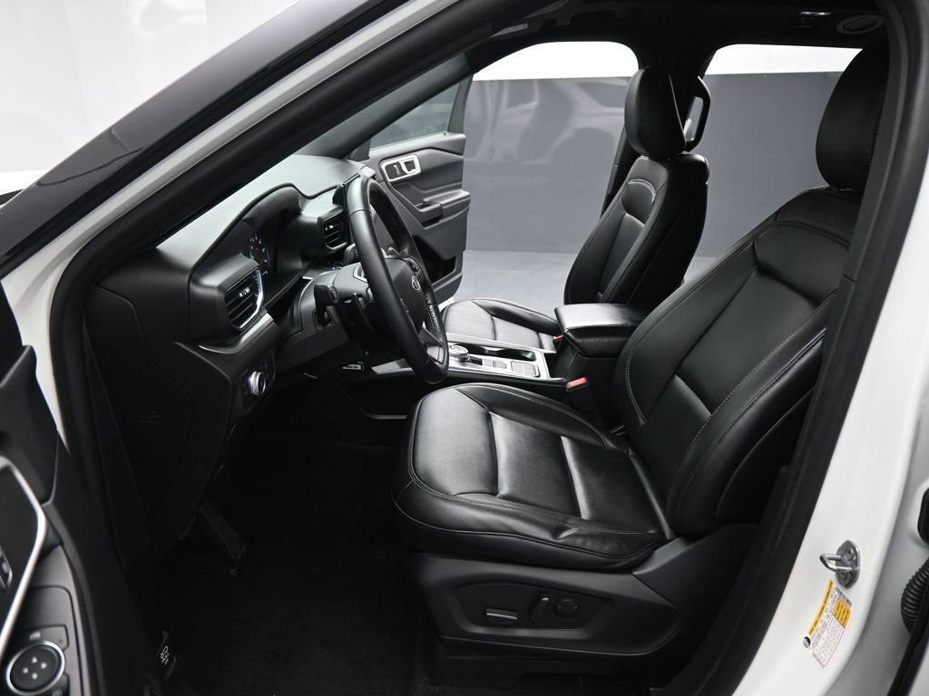 Certified 2020 Ford Explorer XLT w/ Equipment Group 202A image 37