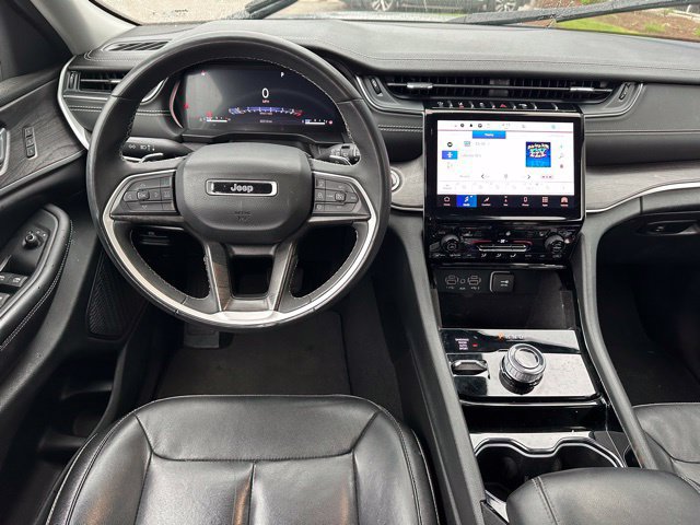 Used 2023 Jeep Grand Cherokee L Limited w/ Black Appearance Package AWD/4WD image 14