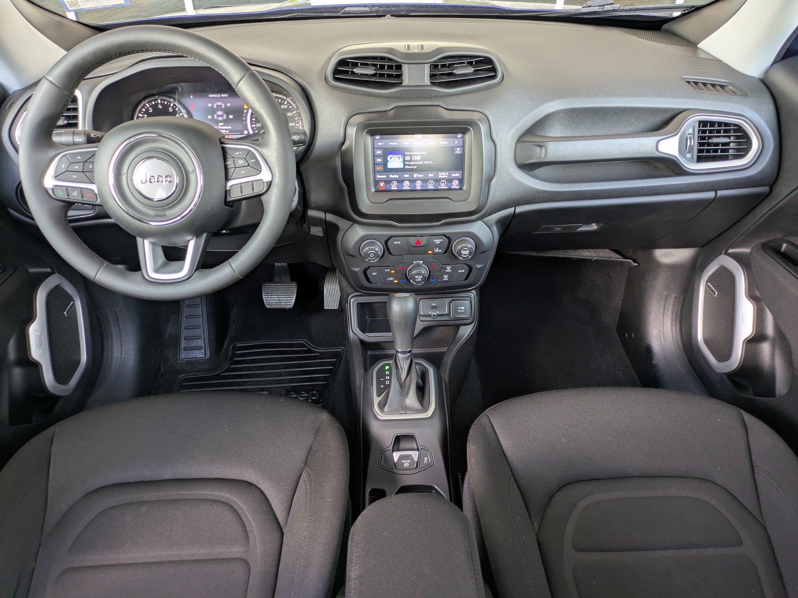 Used 2021 Jeep Renegade Latitude w/ Sun & Sound Group FWD image 15