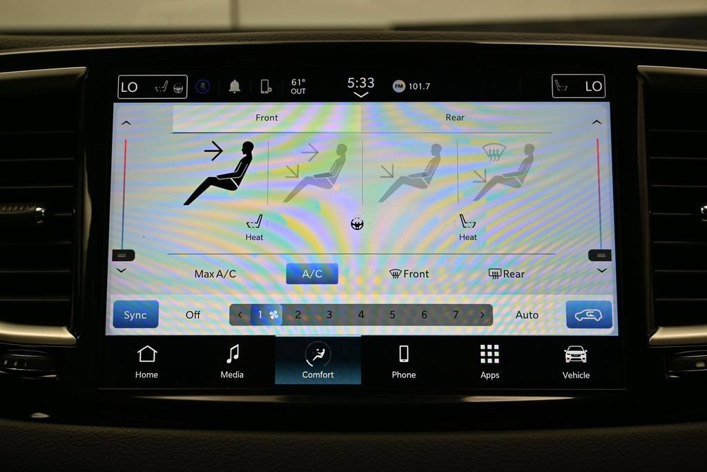 Used 2024 Chrysler Pacifica Touring-L FWD image 31