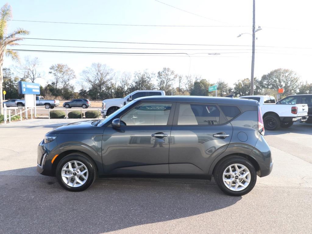 Used 2025 Kia Soul LX w/ LX Technology Package image 2
