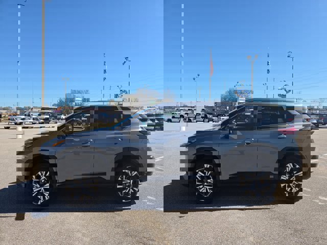 Used 2023 Nissan Rogue SV image 6