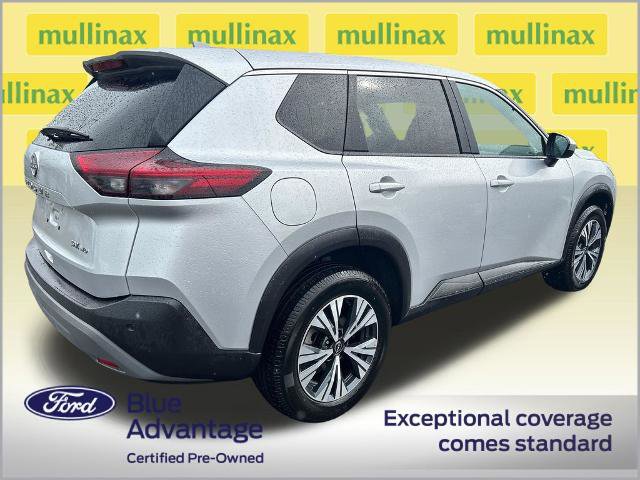 Used 2023 Nissan Rogue SV image 3