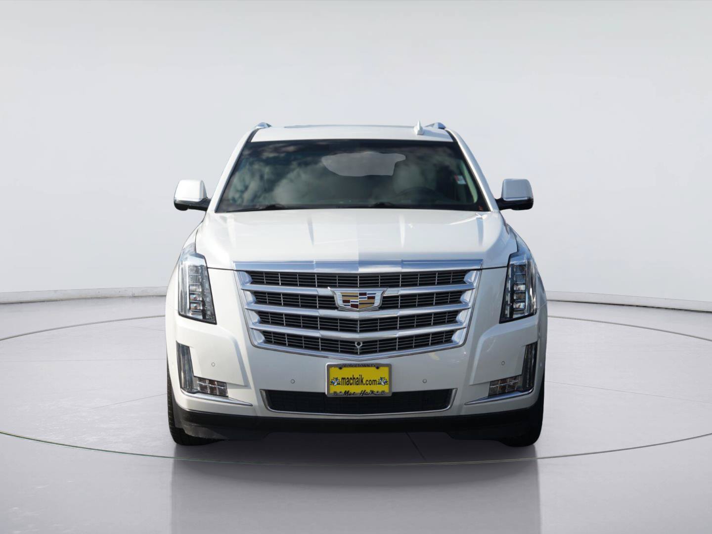 Used 2017 Cadillac Escalade Luxury RWD image 3