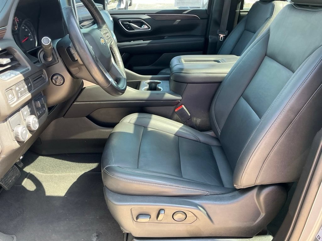 Used 2021 Chevrolet Suburban LT w/ LT Signature Package RWD image 9