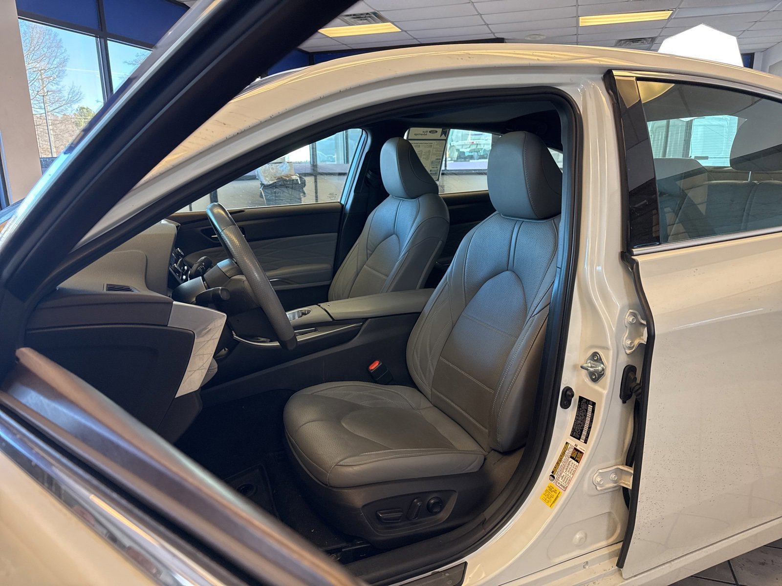 Used 2022 Toyota Avalon Limited w/ Advanced Safety Package image 17