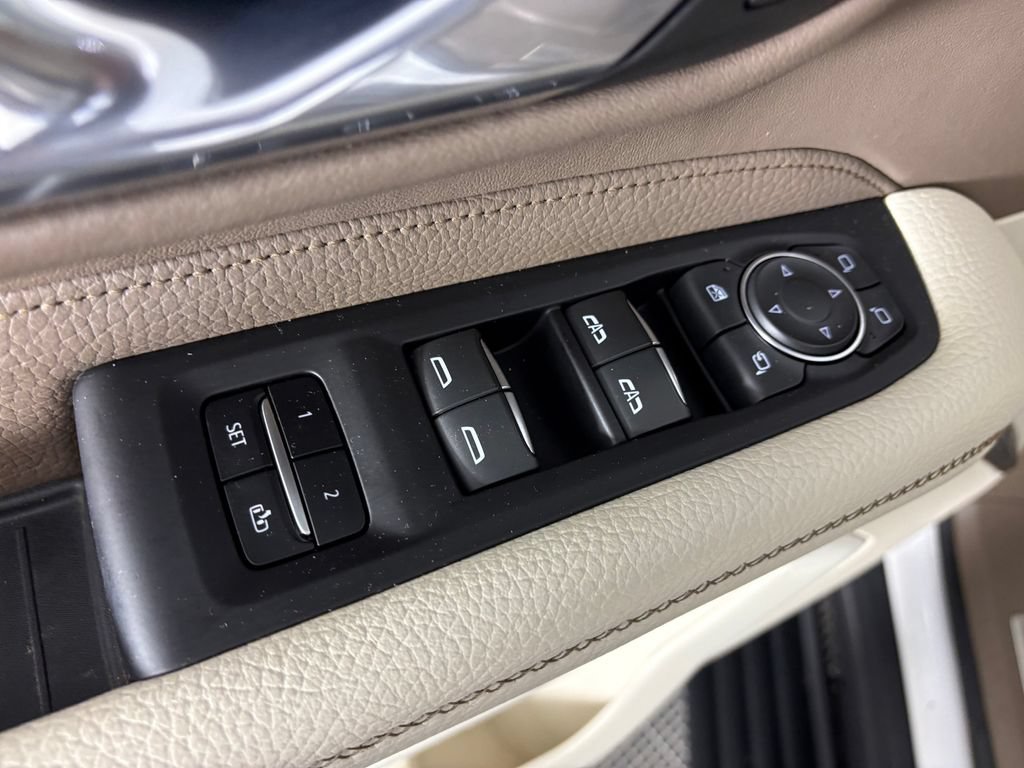 Used 2021 GMC Yukon Denali w/ Denali Premium Package AWD/4WD image 13