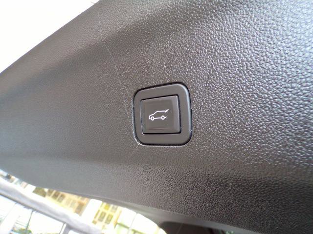 Used 2024 GMC Yukon SLT w/ SLT Luxury Package AWD/4WD image 12