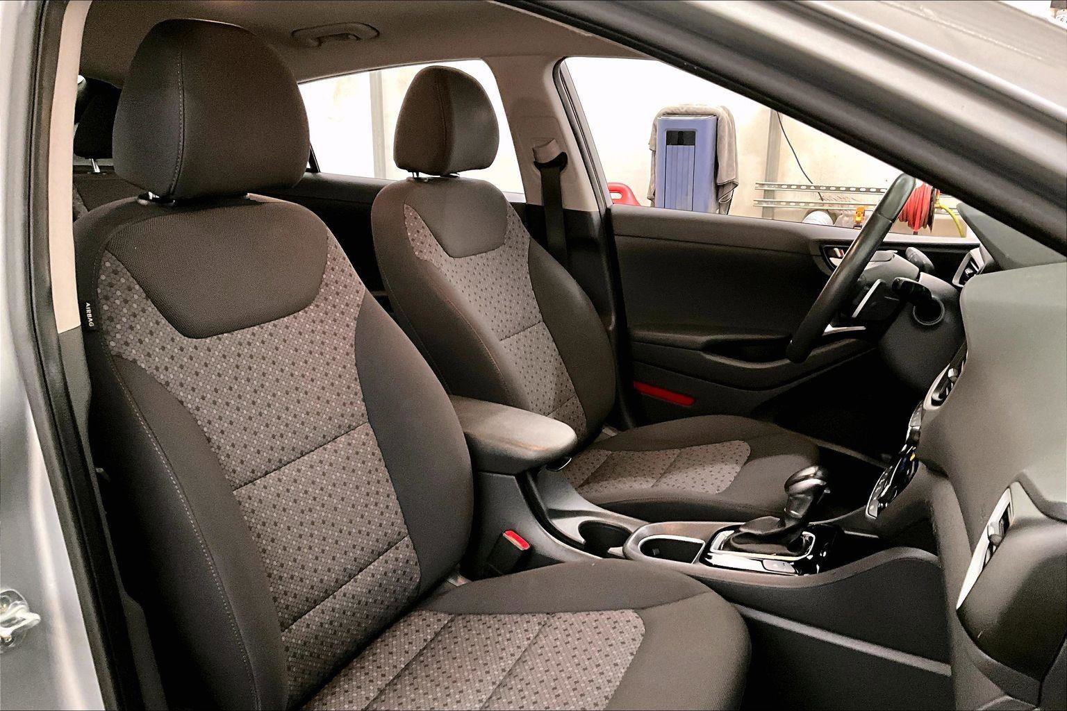 Used 2019 Hyundai Ioniq Plug-In Hybrid image 7