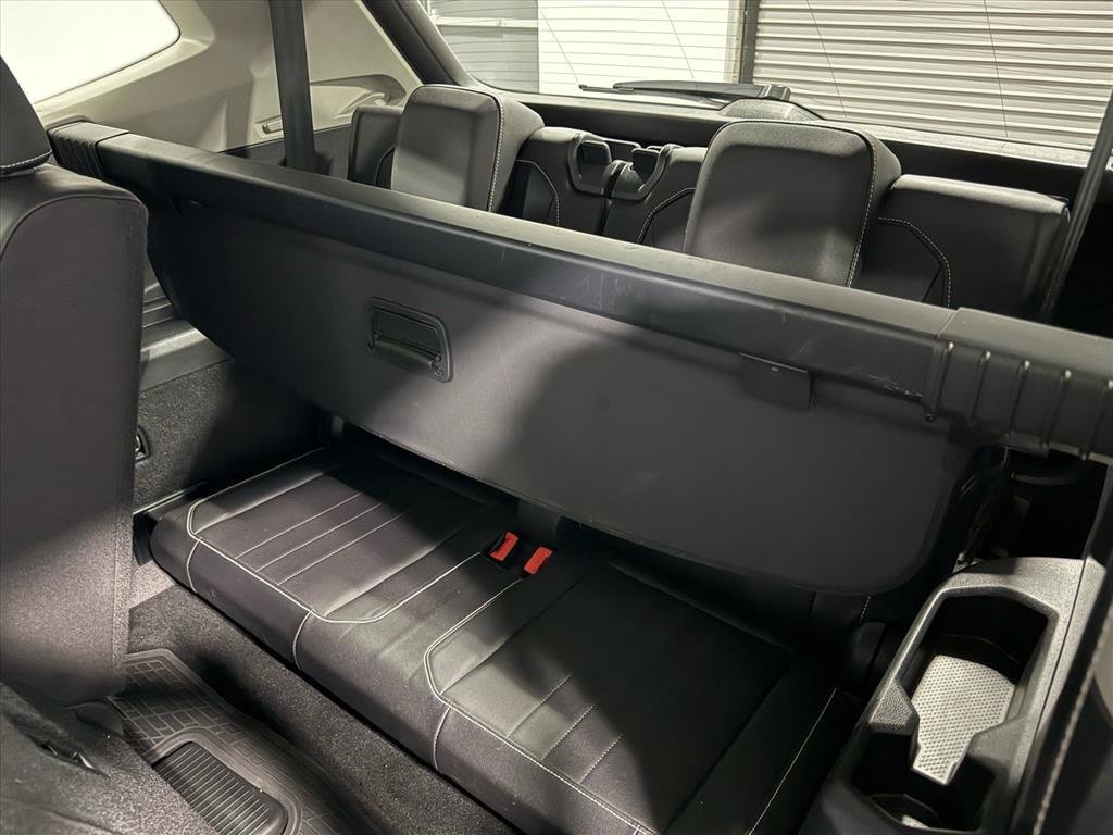 Used 2023 Volkswagen Tiguan SE w/ Panoramic Sunroof Package image 14