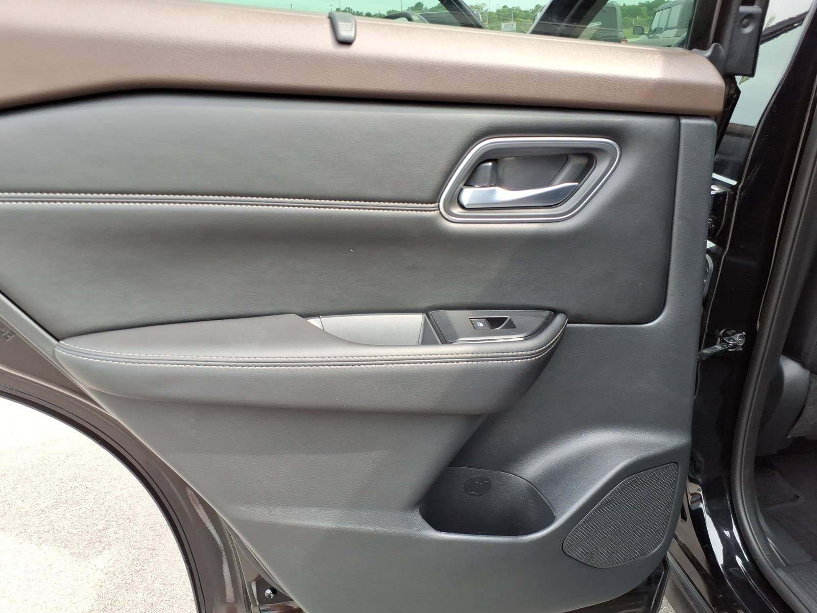 Used 2021 Nissan Rogue SV w/ Premium Package AWD/4WD image 14