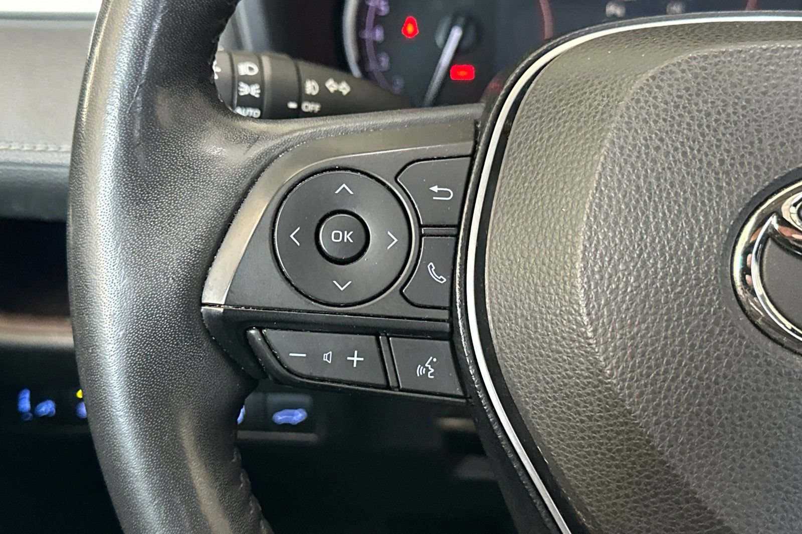 Used 2019 Toyota RAV4 Limited w/ Advanced Technology Package AWD/4WD image 26