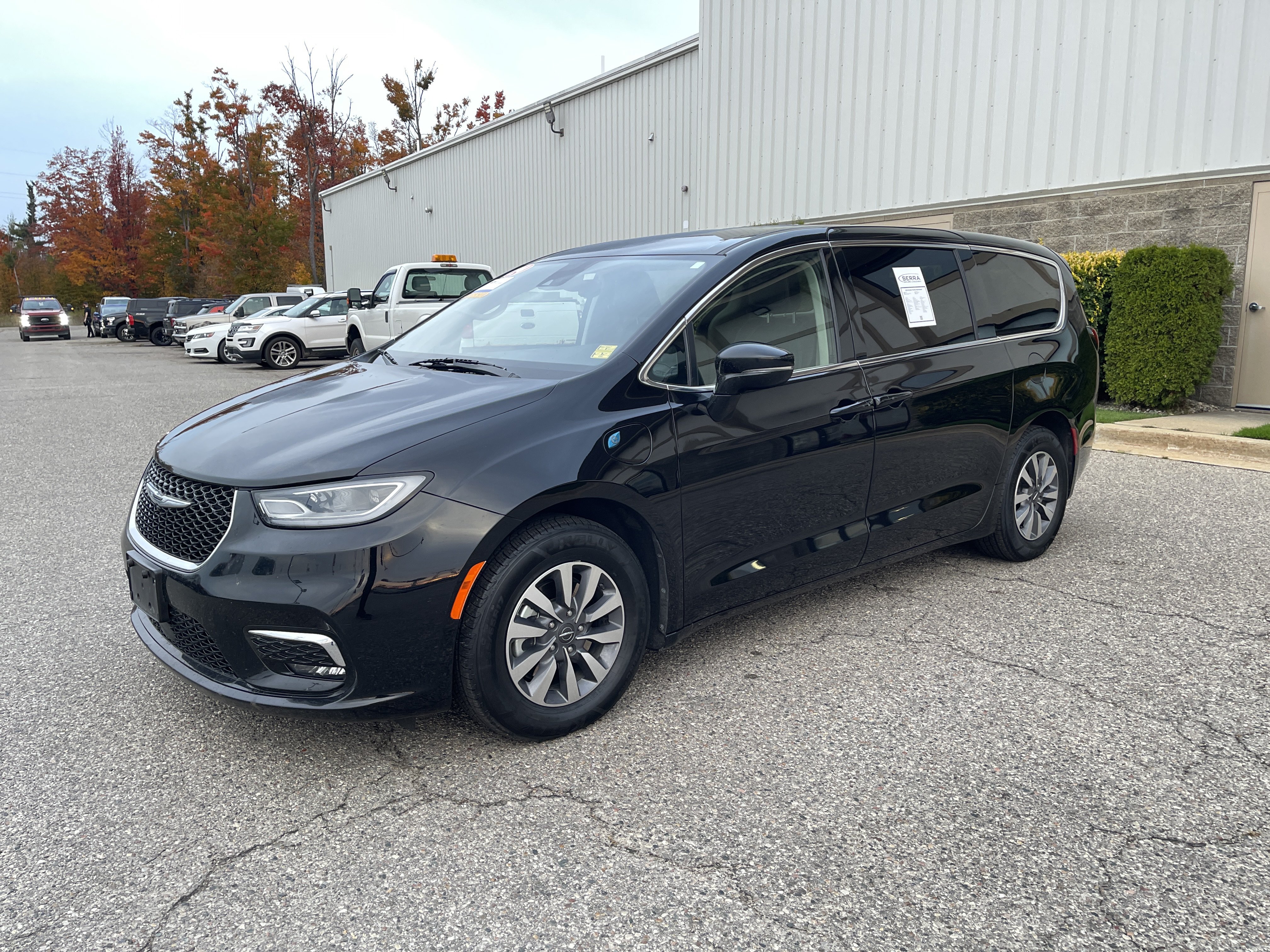 Used 2024 Chrysler Pacifica Limited FWD image 8