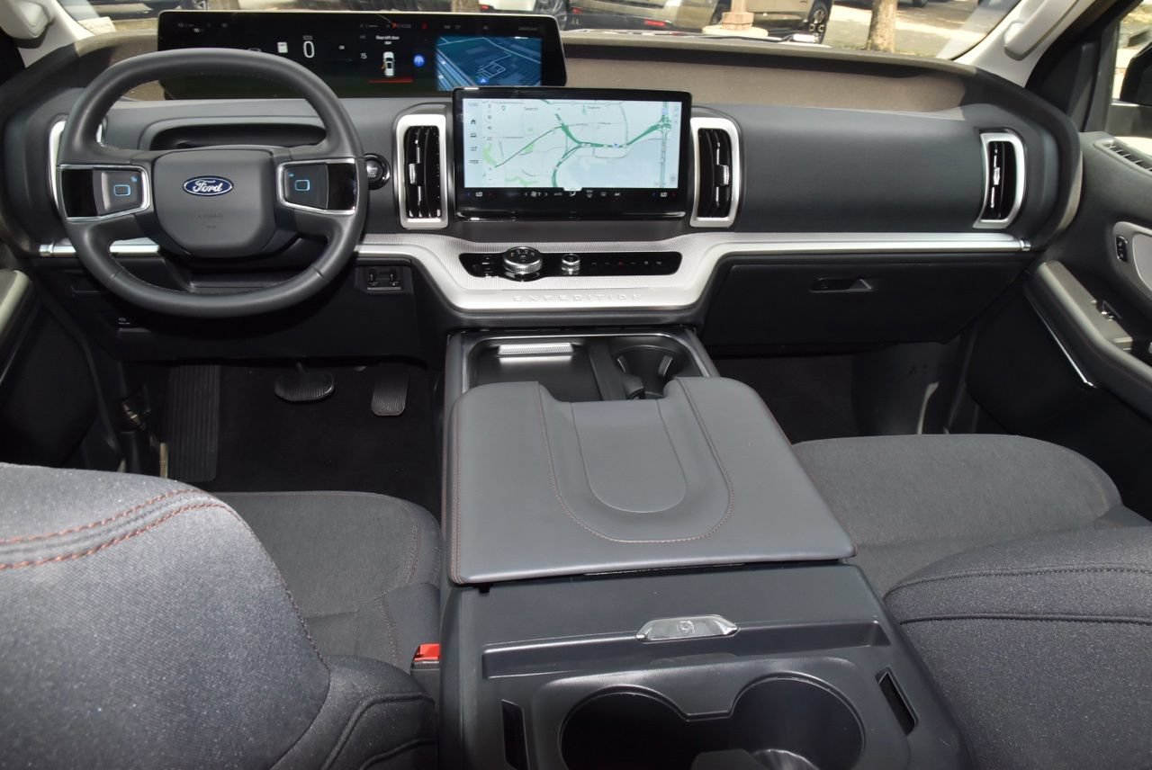 Certified 2025 Ford Expedition Active RWD image 17