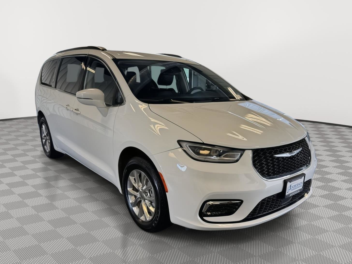 Used 2022 Chrysler Pacifica Touring-L image 7