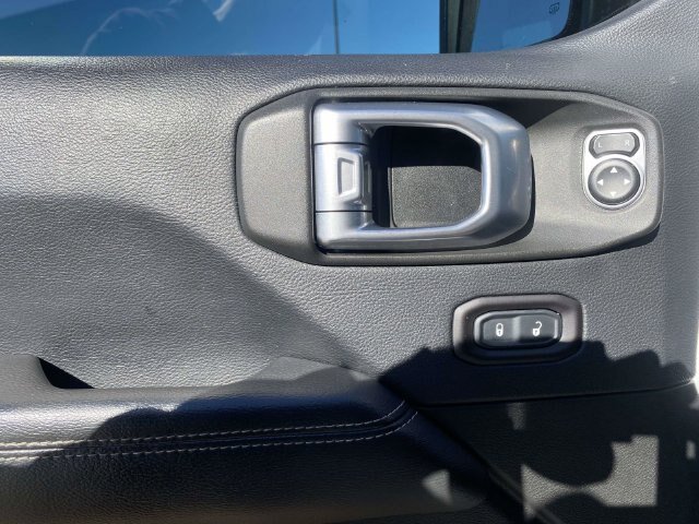 Used 2018 Jeep Wrangler Unlimited Rubicon AWD/4WD image 17