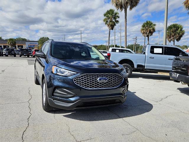 Certified 2024 Ford Edge SE image 2