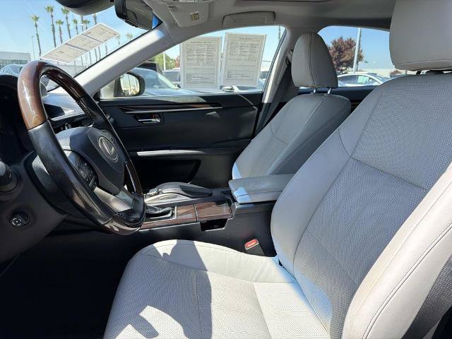 Used 2018 Lexus ES 300h w/ Luxury Package FWD image 21