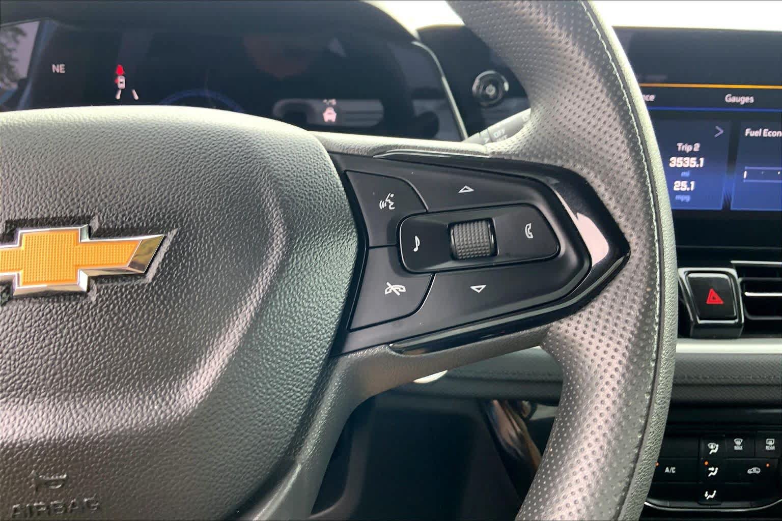 Used 2025 Chevrolet TrailBlazer LT FWD image 25