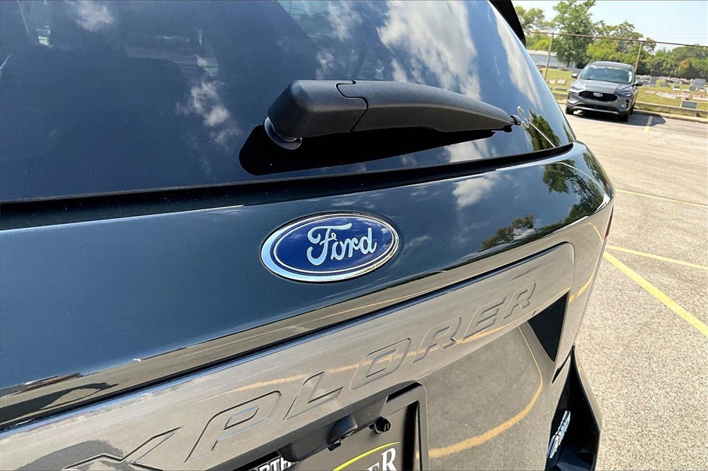 Certified 2022 Ford Explorer XLT w/ Equipment Group 202A image 32