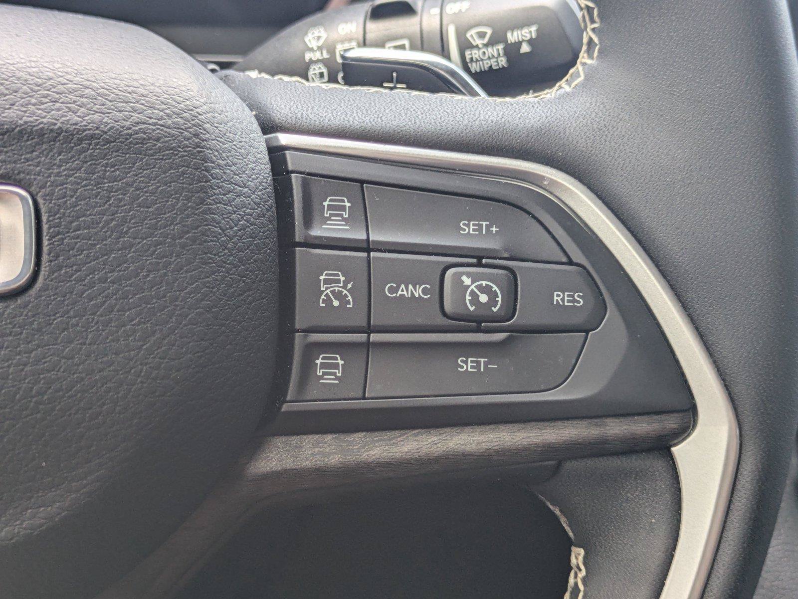 Used 2023 Jeep Grand Cherokee Limited AWD/4WD image 32